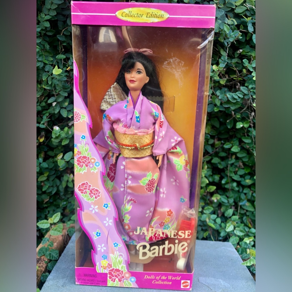 Never Removed from Box Barbie JAPANESE 1995 Mattel Dolls of the World Collection